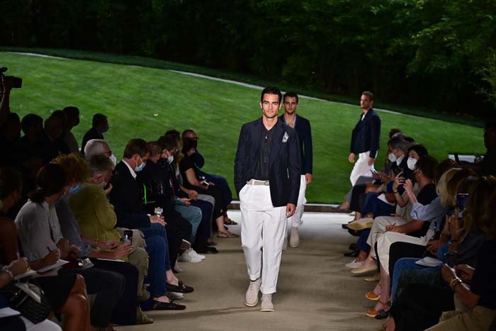 Giorgio Armani İlkbahar/Yaz 2022 Erkek Koleksiyonu Tanıtıldı