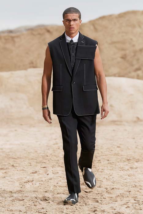 Evrensel Pasaport: Burberry İlkbahar/Yaz 2022 Erkek Koleksiyonu