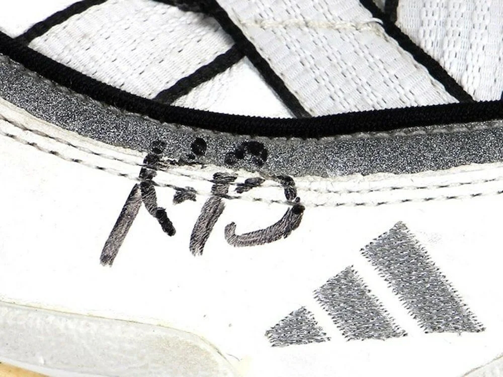 Kobe Bryant'ın ilk NBA ayakkabısı açık artırmaya çıkarılıyor