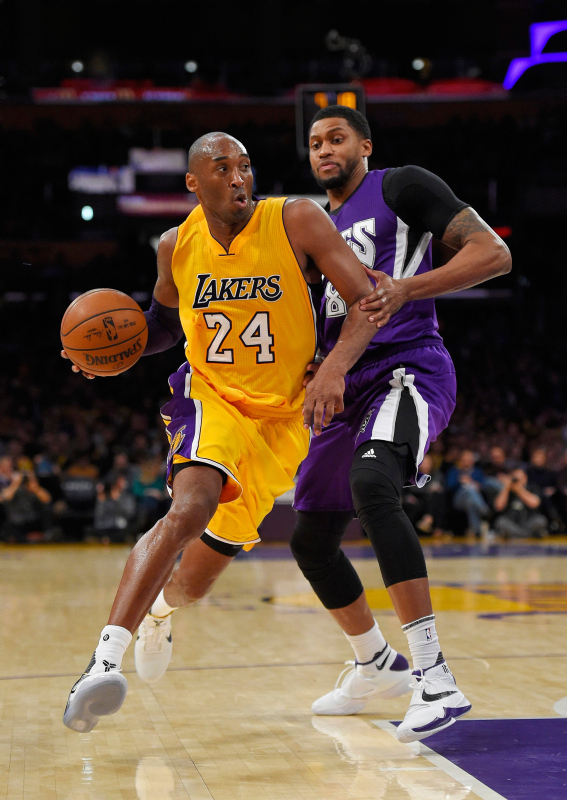 Kobe Bryant'ın ilk NBA ayakkabısı açık artırmaya çıkarılıyor