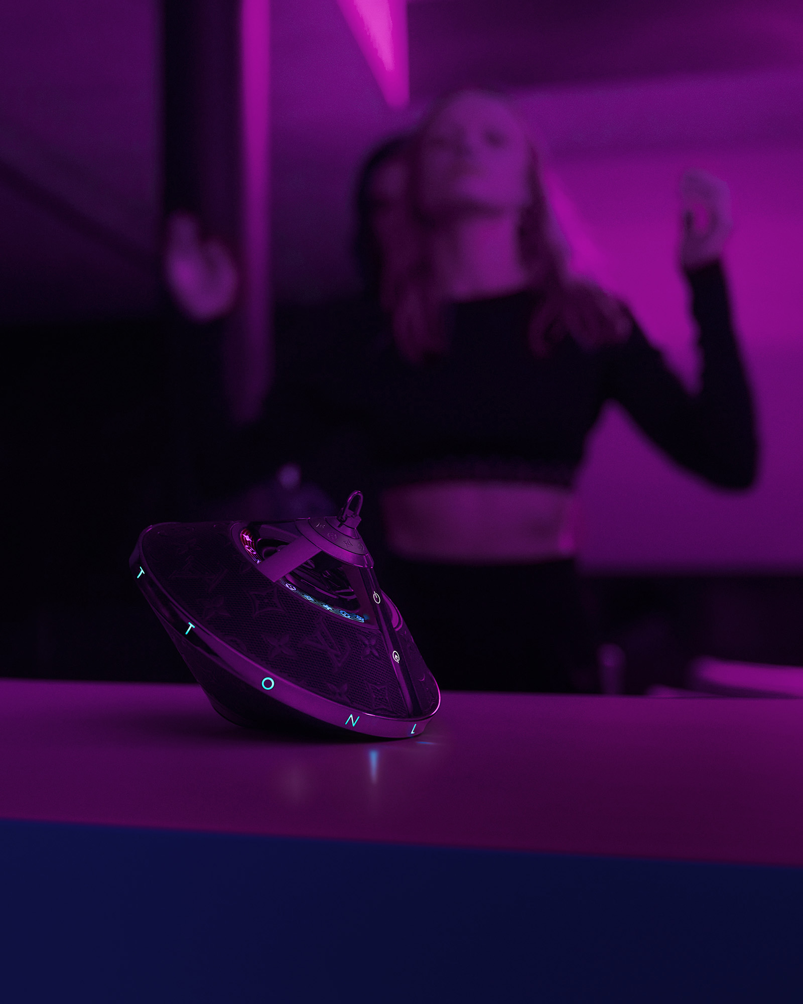 Louis Vuitton Horizon Light Up Speaker: Sınır Ötesi