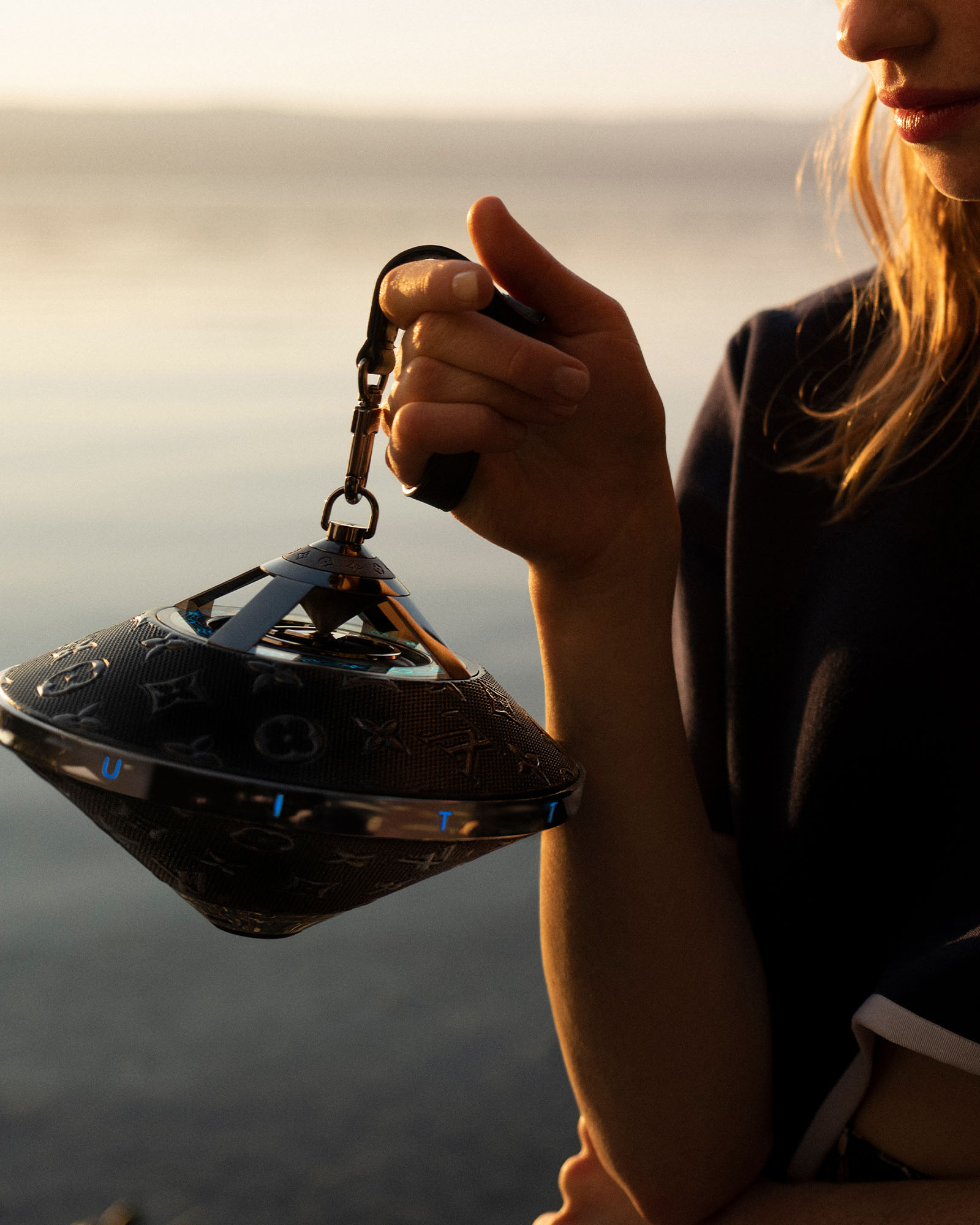 Louis Vuitton Horizon Light Up Speaker: Sınır Ötesi