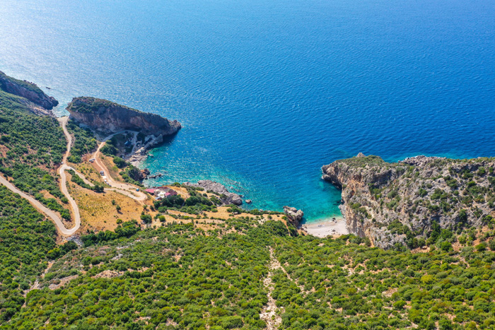 Akdeniz'de korsanların saklandığı koya turist akını