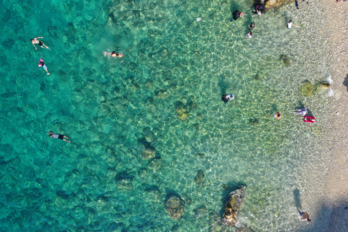 Akdeniz'de korsanların saklandığı koya turist akını