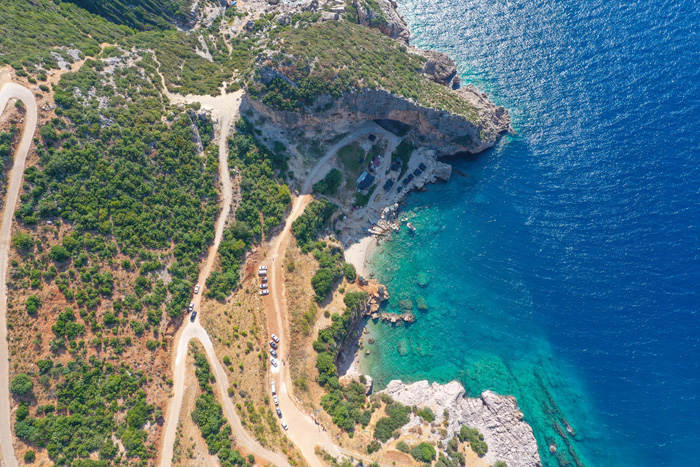 Akdeniz'de korsanların saklandığı koya turist akını