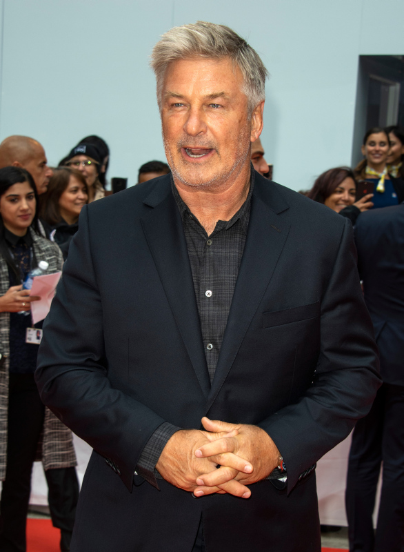 Yeni ayrıntılar: Alec Baldwin silahı kameraya doğrulttu