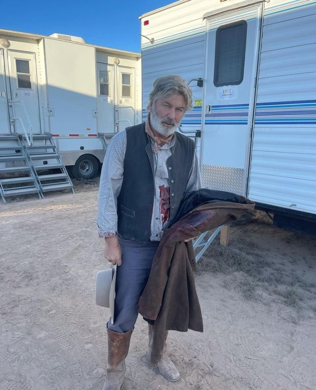 Yeni ayrıntılar: Alec Baldwin silahı kameraya doğrulttu