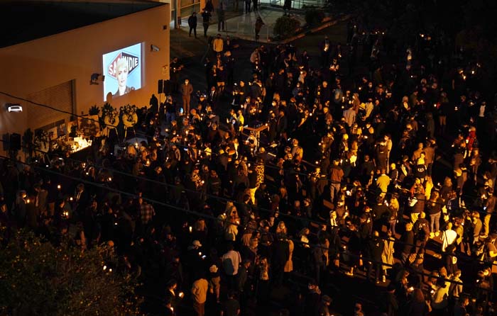 Alec Baldwin’in Kazayla Öldürdüğü Halyna Hutchins’in Babası Konuştu