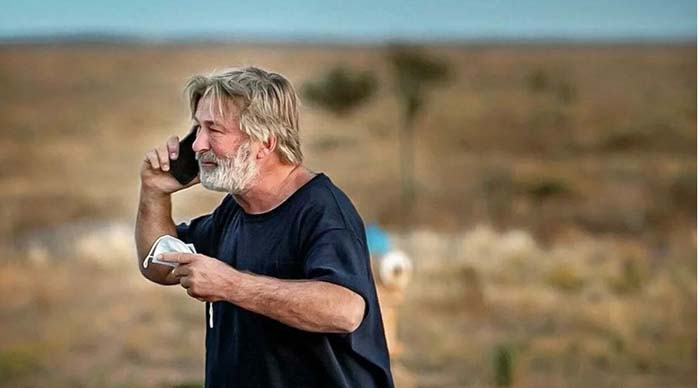 Alec Baldwin’in Kazayla Öldürdüğü Halyna Hutchins’in Babası Konuştu