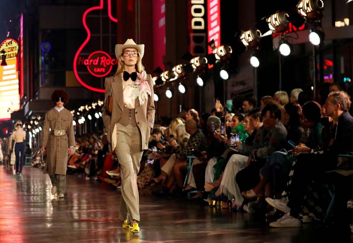 Gucci'nin Yıldızlarla Dolu Defilesi Hollywood'da Parladı