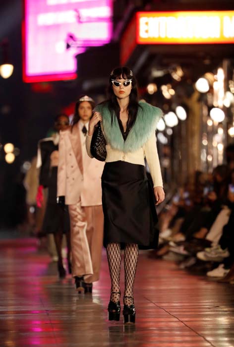 Gucci'nin Yıldızlarla Dolu Defilesi Hollywood'da Parladı