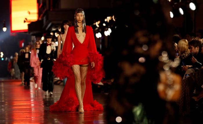 Gucci'nin Yıldızlarla Dolu Defilesi Hollywood'da Parladı