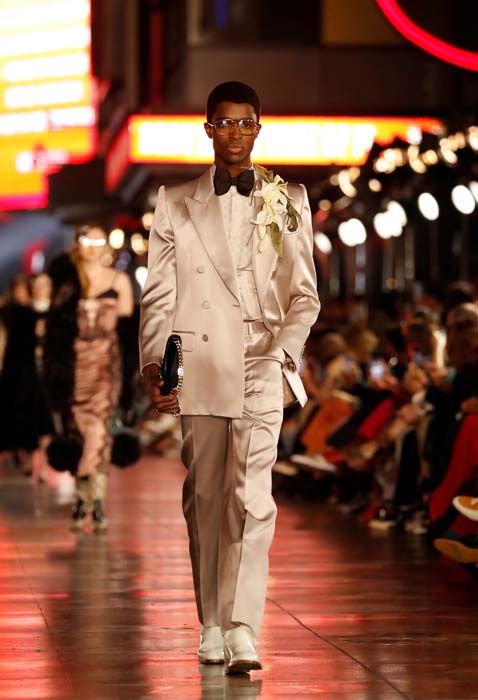 Gucci'nin Yıldızlarla Dolu Defilesi Hollywood'da Parladı