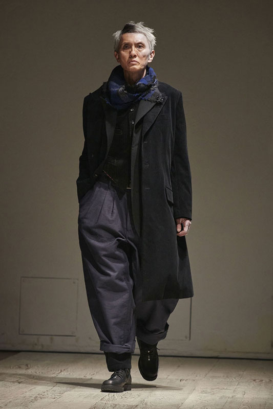 Gotik Esintiler: Yohji Yamamoto Sonbahar Kış 22 Koleksiyonu
