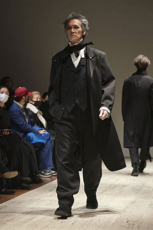 Gotik Esintiler: Yohji Yamamoto Sonbahar Kış 22 Koleksiyonu