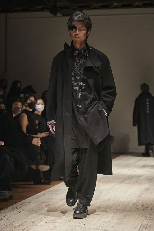 Gotik Esintiler: Yohji Yamamoto Sonbahar Kış 22 Koleksiyonu
