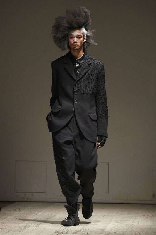 Gotik Esintiler: Yohji Yamamoto Sonbahar Kış 22 Koleksiyonu