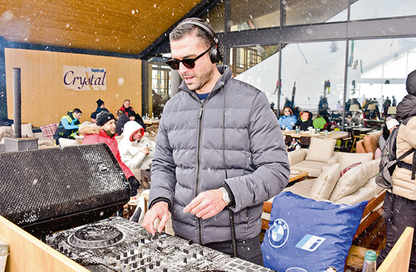 Kartalkaya'nın zirvesinde renkli ve eğlenceli etkinlik