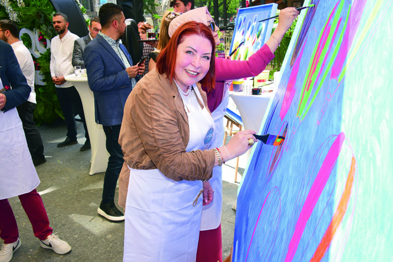 Özel koleksiyon için ünlü isimler ressam oldu