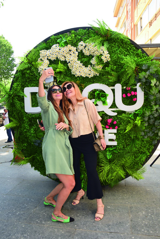 Özel koleksiyon için ünlü isimler ressam oldu