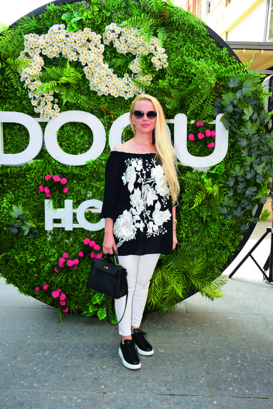 Özel koleksiyon için ünlü isimler ressam oldu