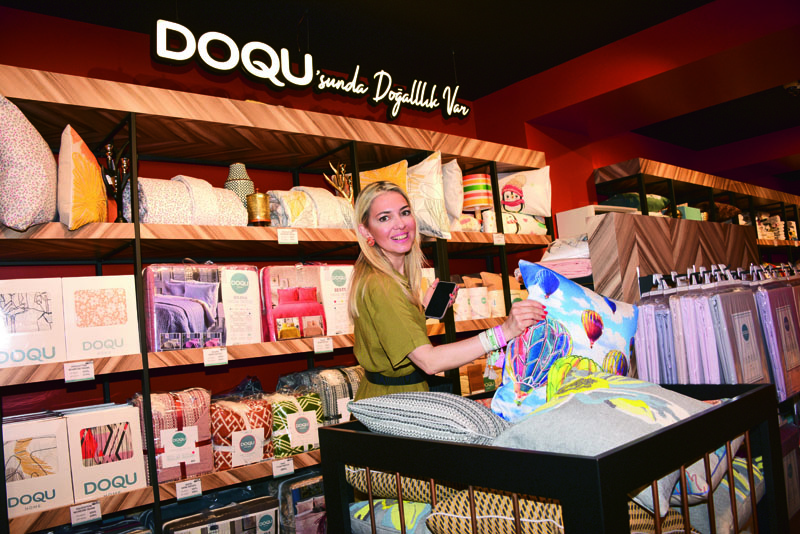 Özel koleksiyon için ünlü isimler ressam oldu