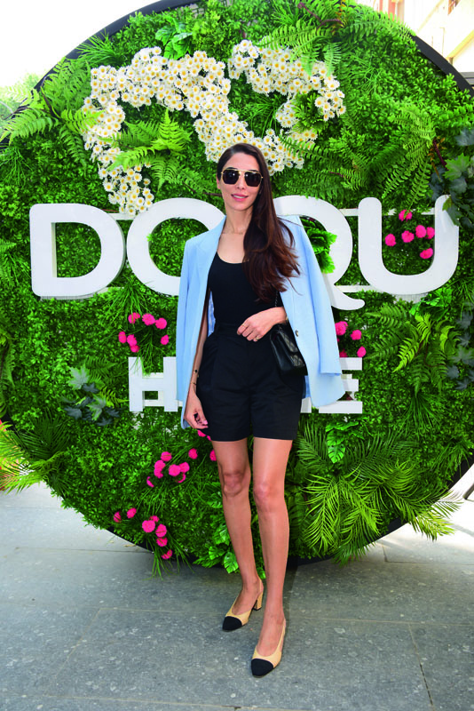 Özel koleksiyon için ünlü isimler ressam oldu