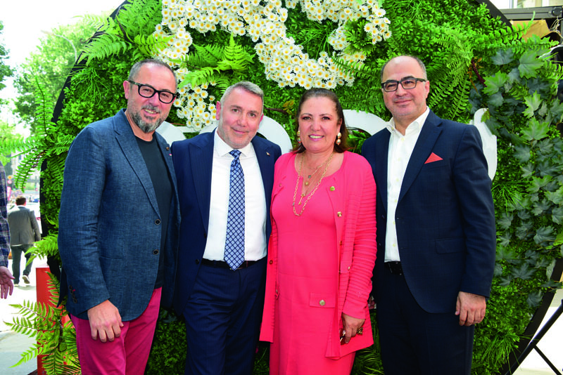 Özel koleksiyon için ünlü isimler ressam oldu