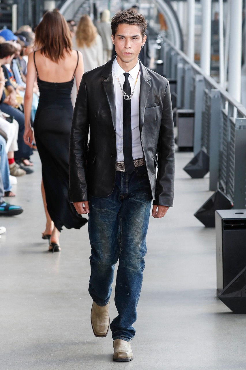 John Elliott İlkbahar/Yaz 2023 için "İnanç Sıçrayışı" Yaptı