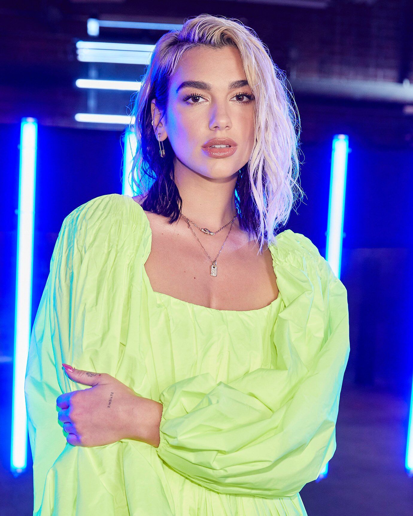 27 yaşına özel 27 fotoğrafla Dua Lipa