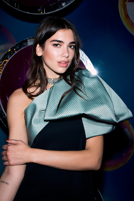27 yaşına özel 27 fotoğrafla Dua Lipa