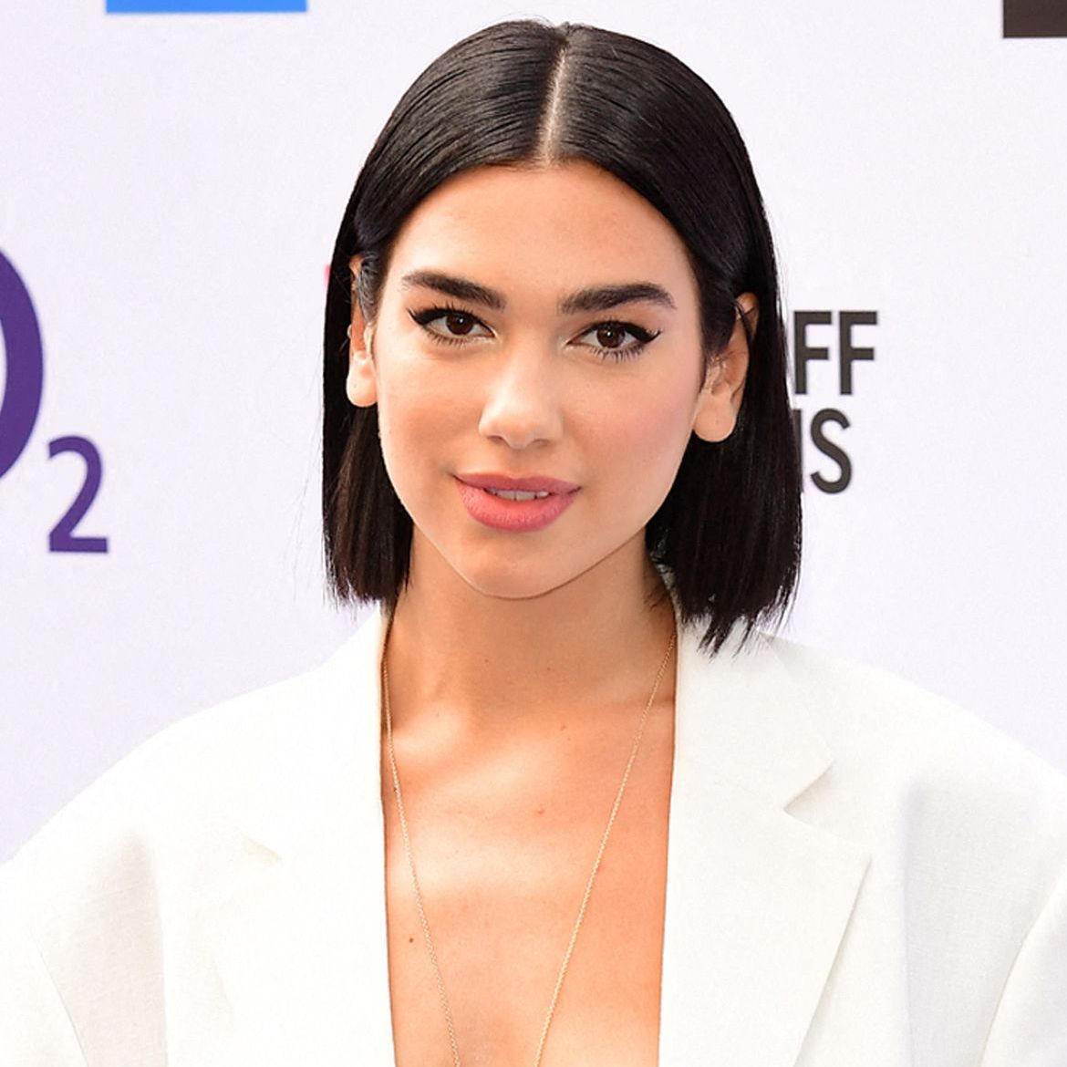 27 yaşına özel 27 fotoğrafla Dua Lipa