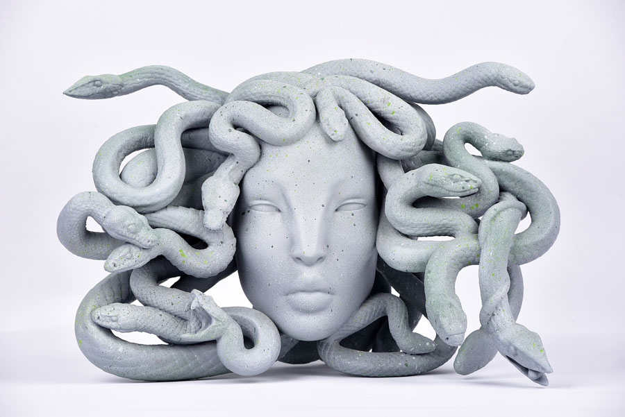 Altın Tatlı’nın “Dazed Heroes” Sergisi Les Benjamins Nişantaşı'nda