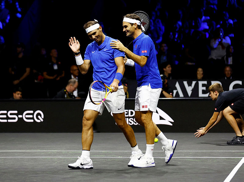 Tenisin efsanesi Federer son maçının ardından kortlara veda etti