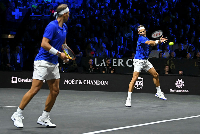 Tenisin efsanesi Federer son maçının ardından kortlara veda etti