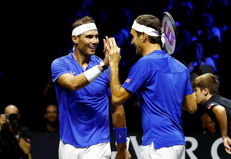 Tenisin efsanesi Federer son maçının ardından kortlara veda etti