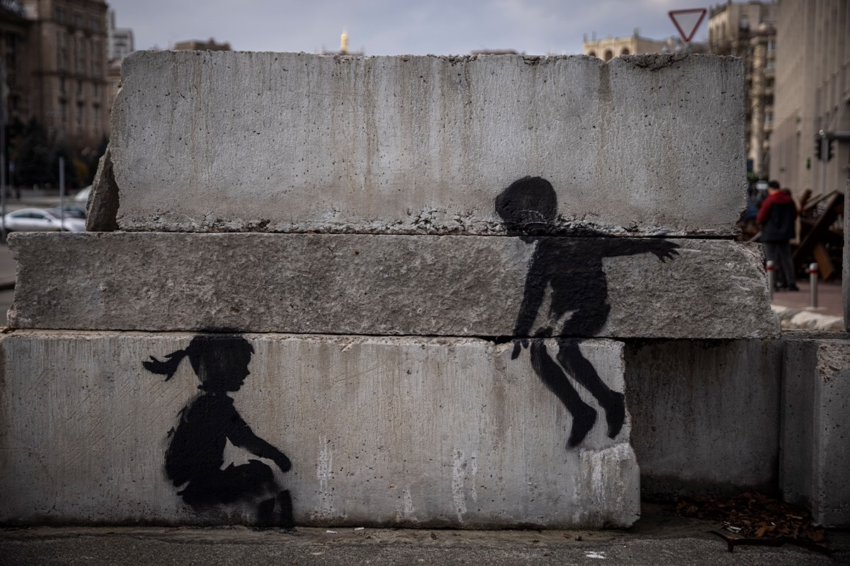 Banksy Ukrayna'da yedi yeni duvar resmiyle ortaya çıktı