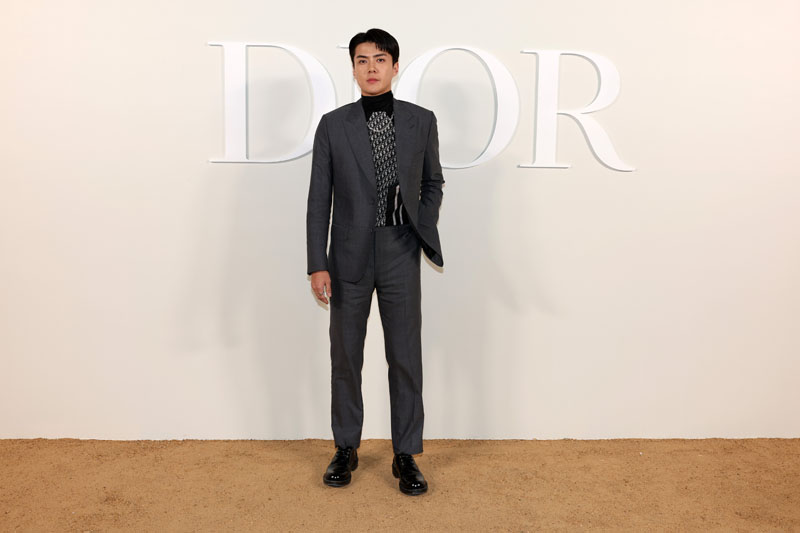 Kim Jones imzalı Dior Erkek Sonbahar 2023 Defilesinde Yıldızlar Geçidi
