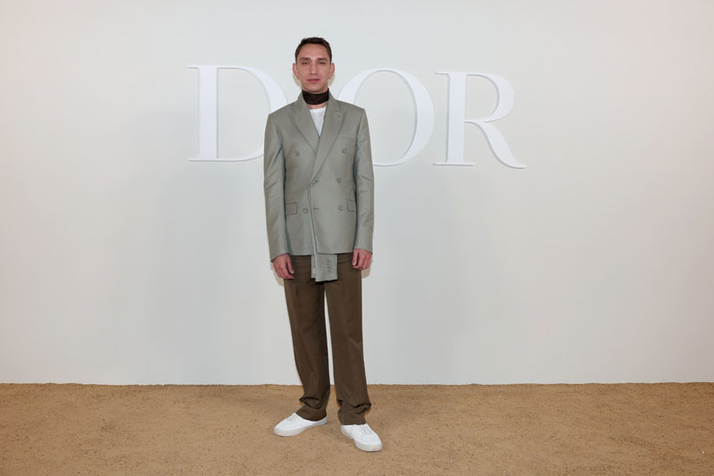 Kim Jones imzalı Dior Erkek Sonbahar 2023 Defilesinde Yıldızlar Geçidi