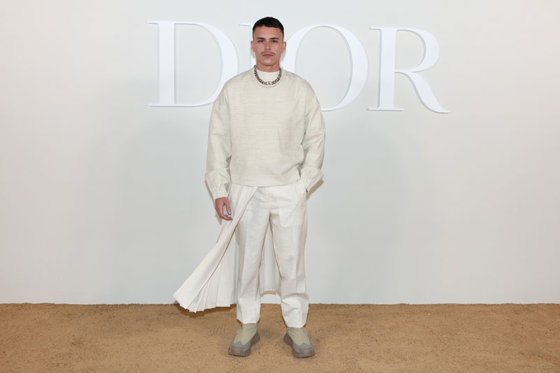 Kim Jones imzalı Dior Erkek Sonbahar 2023 Defilesinde Yıldızlar Geçidi