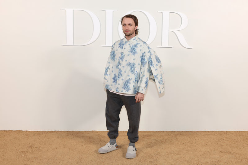 Kim Jones imzalı Dior Erkek Sonbahar 2023 Defilesinde Yıldızlar Geçidi