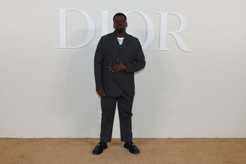 Kim Jones imzalı Dior Erkek Sonbahar 2023 Defilesinde Yıldızlar Geçidi