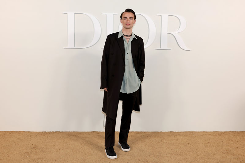 Kim Jones imzalı Dior Erkek Sonbahar 2023 Defilesinde Yıldızlar Geçidi