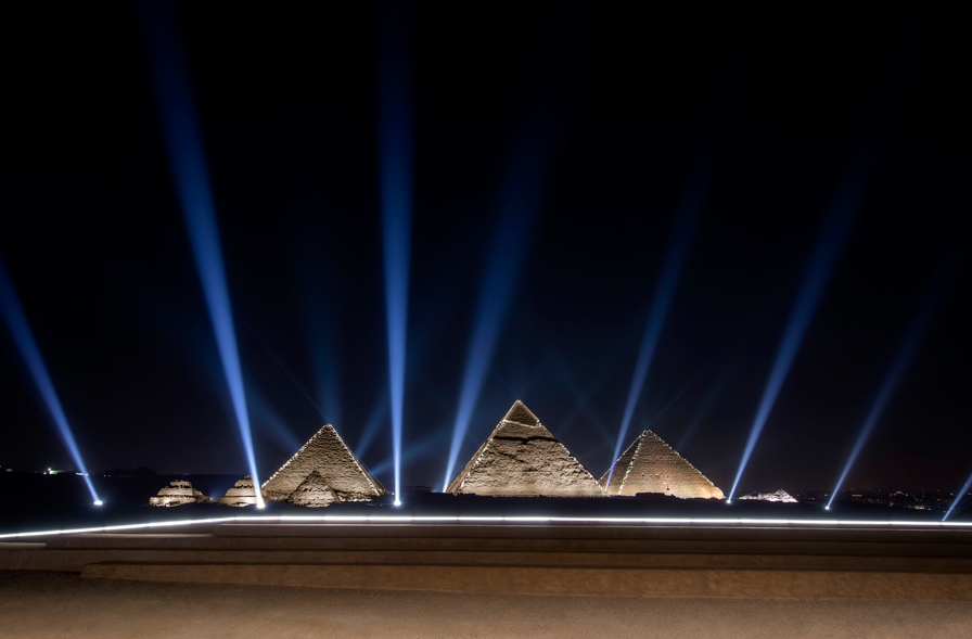 Kim Jones imzalı Dior Erkek Sonbahar 2023 Defilesinde Yıldızlar Geçidi