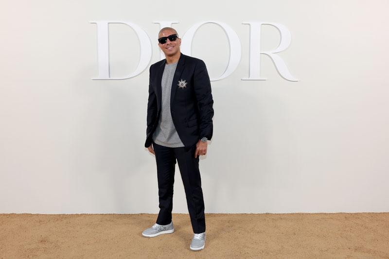 Kim Jones imzalı Dior Erkek Sonbahar 2023 Defilesinde Yıldızlar Geçidi
