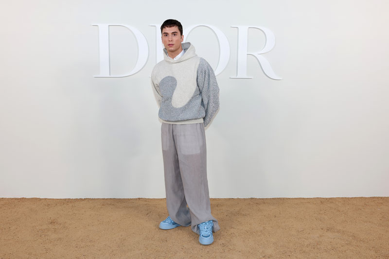 Kim Jones imzalı Dior Erkek Sonbahar 2023 Defilesinde Yıldızlar Geçidi
