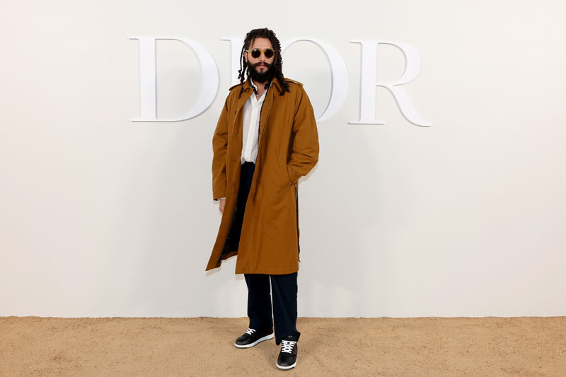 Kim Jones imzalı Dior Erkek Sonbahar 2023 Defilesinde Yıldızlar Geçidi