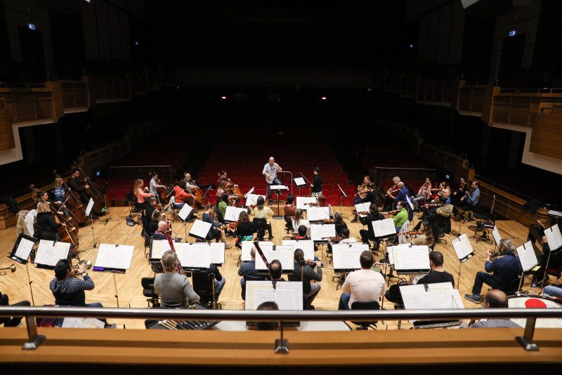 Japon violist Shimizu Ahmet Adnan Saygun'un eserini seslendirecek