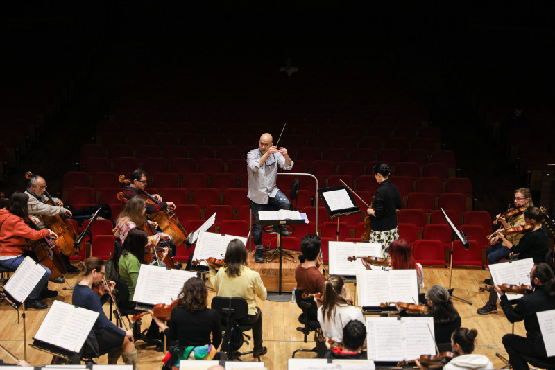 Japon violist Shimizu Ahmet Adnan Saygun'un eserini seslendirecek