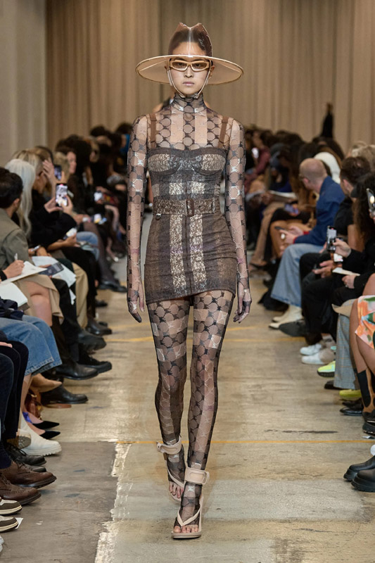 Burberry İlkbahar Yaz 2023 Koleksiyonu
